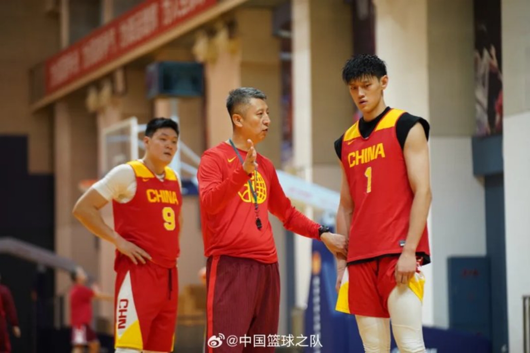 瓦朗谢纳队在比赛中踢出漂亮战术